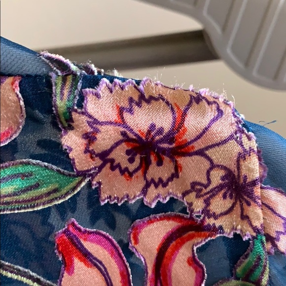 FL&L Flora Button Back Blouse - Picture 7 of 8